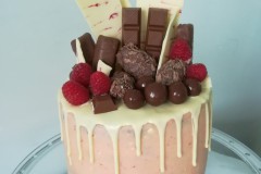 Roze-dripcake-witte-chocolade-en-frambozen